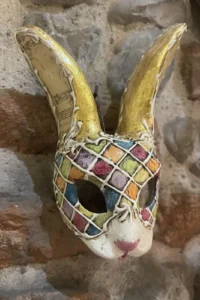 Harlequin hare mask gold ears alice masks florence Harlequin hare mask with gold ears, handmade papier-mâché by Alice Masks, Florence
